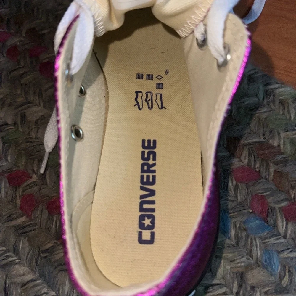 SOLD!! Converse Women’s Chuck Taylor Sneakers in Metallic Magenta. - Picture 7 of 10
